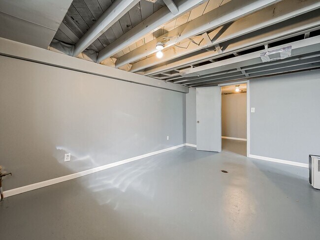 Building Photo - 127 Auburn St