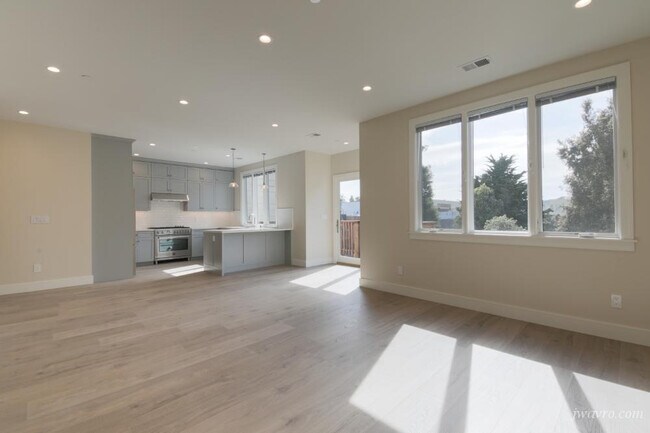 Building Photo - 127 Ashbury St