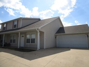 Building Photo - 1724-1726-1726 Louise Cir