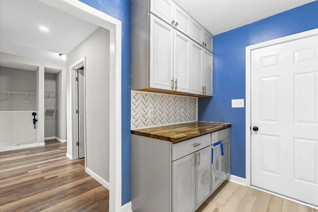 Building Photo - 214 Tall Tree Court