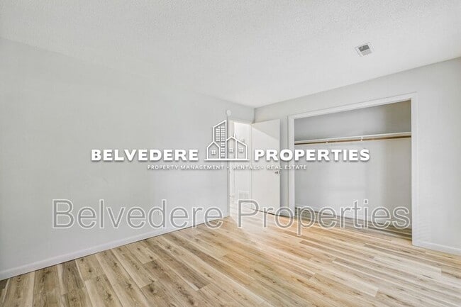 Building Photo - 6 Bellows Ct