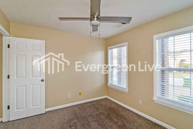 Building Photo - 3925 Claiborne Cir