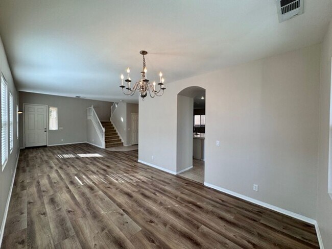 Building Photo - Beautiful 4 bedroom Temecula home sitting ...