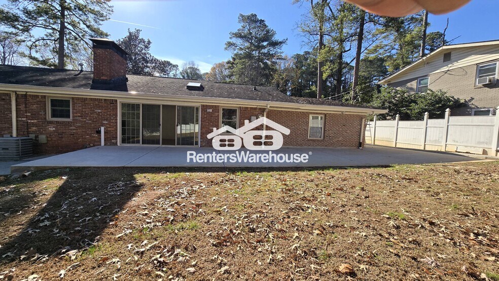 Building Photo - 3582 Cloudland Dr