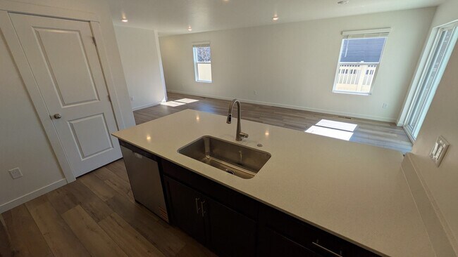 Building Photo - 4693 W Quarterhorse Dr