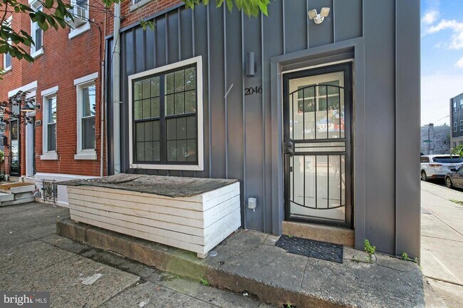Building Photo - 2046 E Huntingdon St