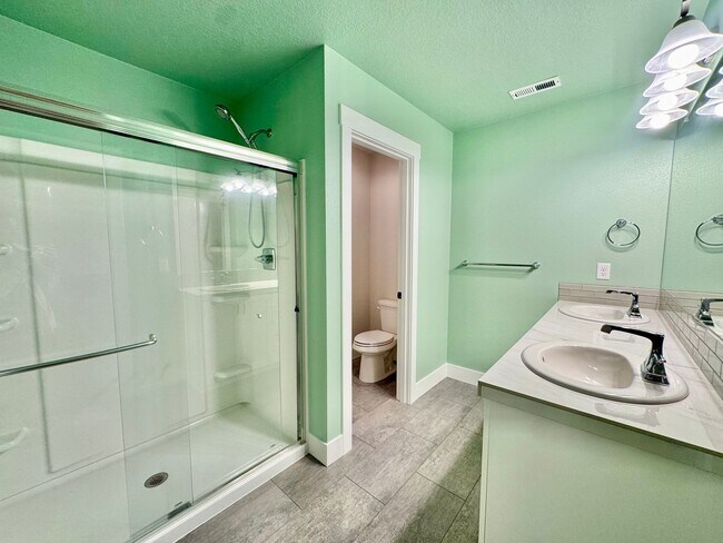 Building Photo - What Beauty! Live with serenity ~ Short distance to the heart of hazel Dell