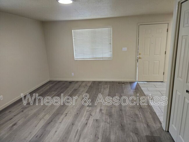 Building Photo - 3070 Eccles Ave
