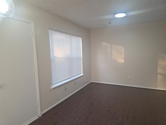 Building Photo - 1907 Summerfield Pl