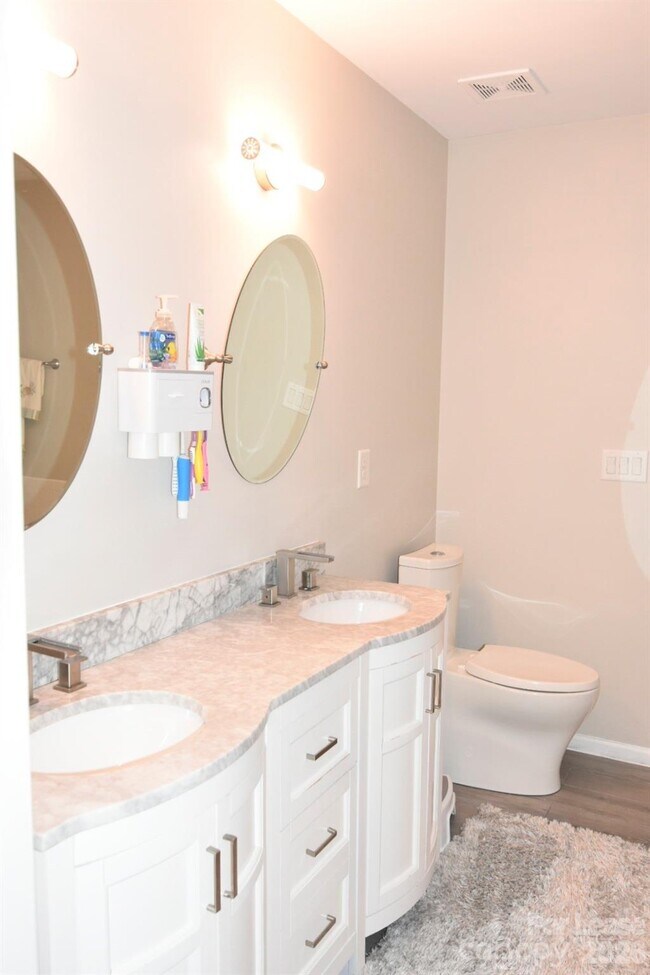Building Photo - 6985 Honey Tree Ln