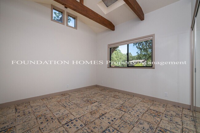 Building Photo - Charming 2BD/2BA Converted Stable in Seren...