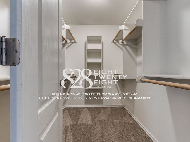 Building Photo - Lovely 3 Bed/2 Bath/2 Car Garage Single Fa...