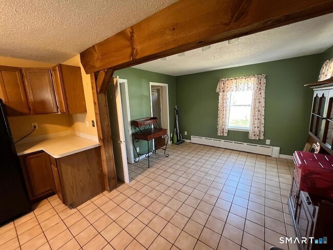 Building Photo - 138 Mountain St