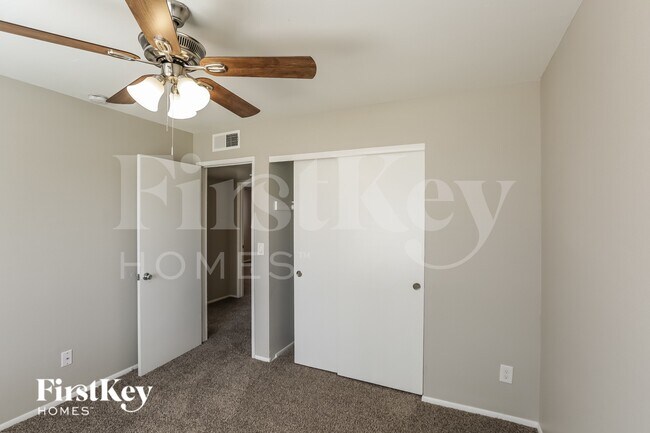 Building Photo - 4216 W Royal Palm Rd