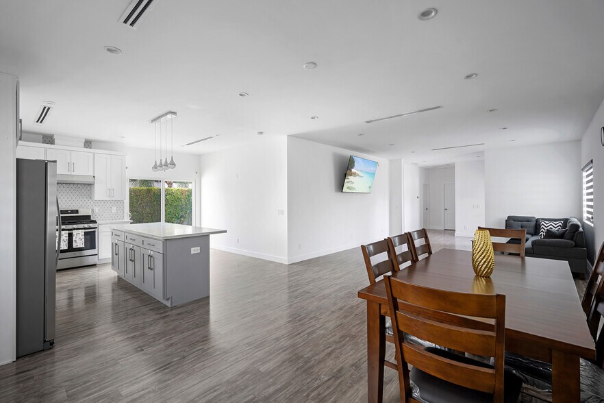 Building Photo - 13311 Wixom St