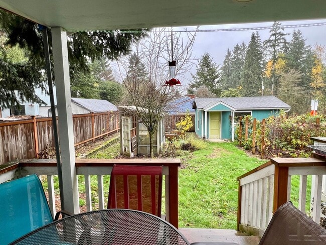 Building Photo - Haller Lake Home