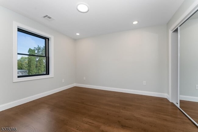 Building Photo - 535 St James Ave