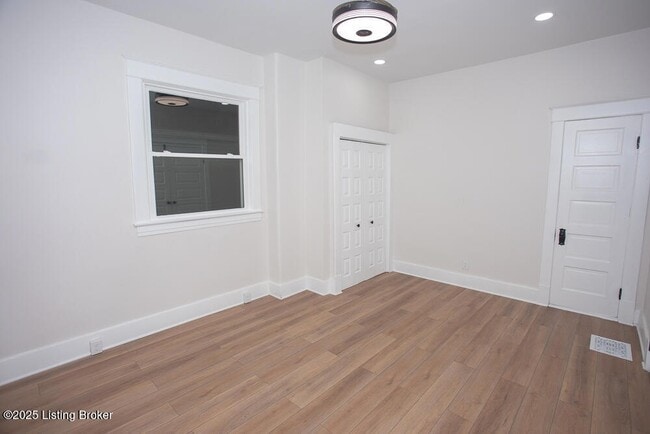 Building Photo - 730 S 38th St