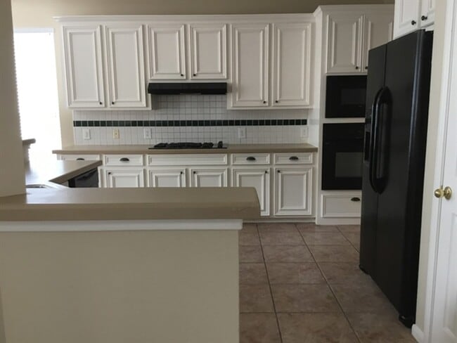 Building Photo - 141 S Laguna Pointe Dr