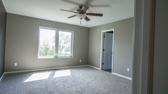 Building Photo - NEW Twin Home in Lakewood!