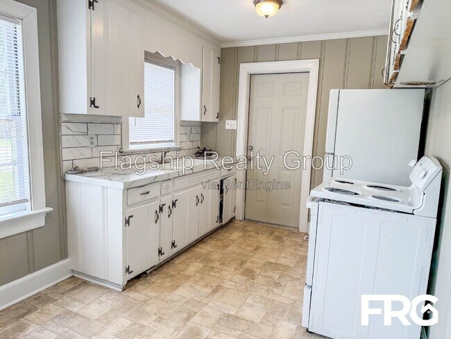 Building Photo - 613 Pittman St
