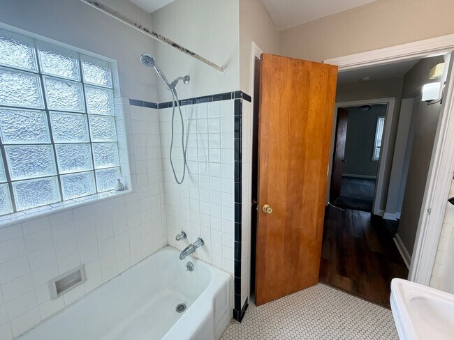 Building Photo - 2912 Moran Pl