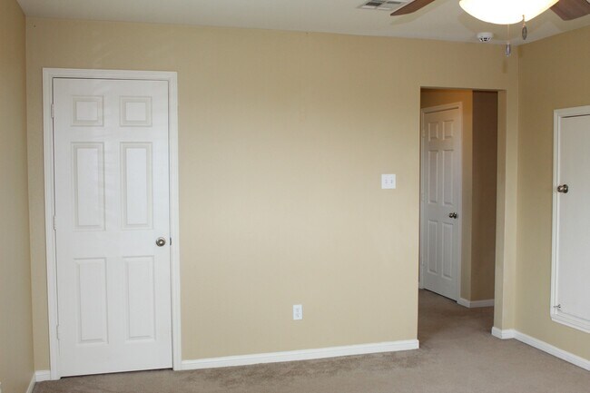 Building Photo - 7707 Bridgepointe Dr