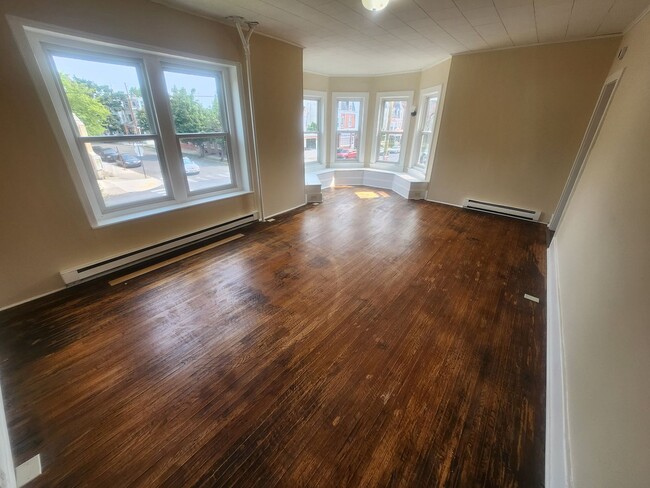 Building Photo - 1402 Linden St