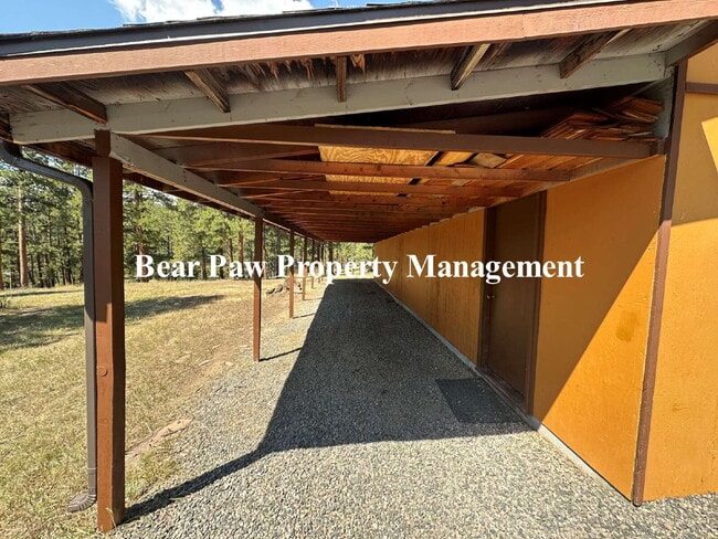 Building Photo - Great Home off Upper Bear Creek!