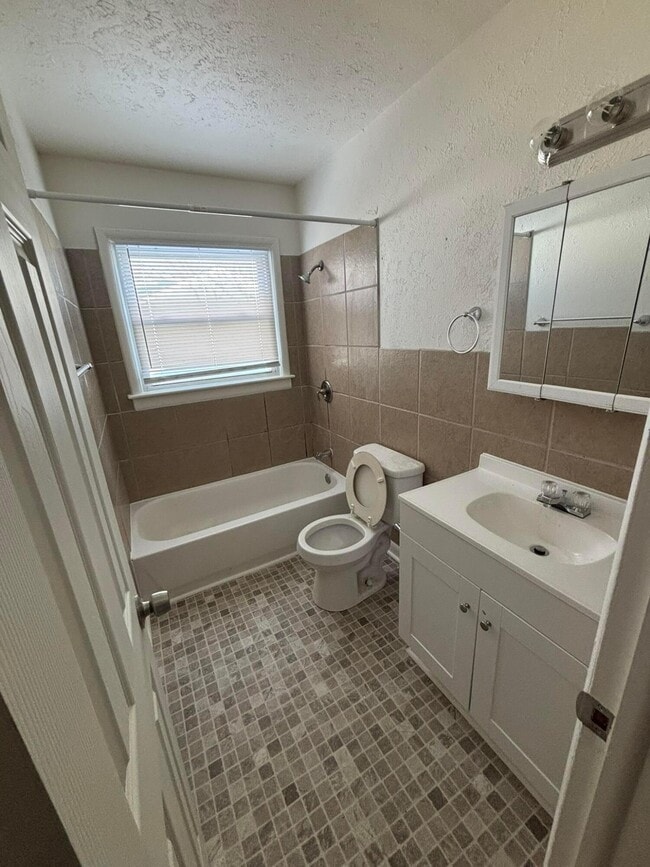 Building Photo - 1573 Courtright Rd