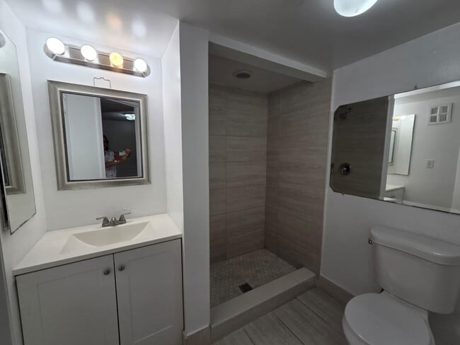 Building Photo - 7901 S Colony Cir