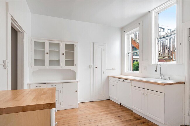 Building Photo - 1168 Church St