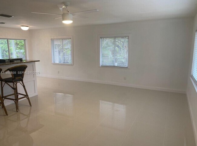 Building Photo - 5237 Warren St