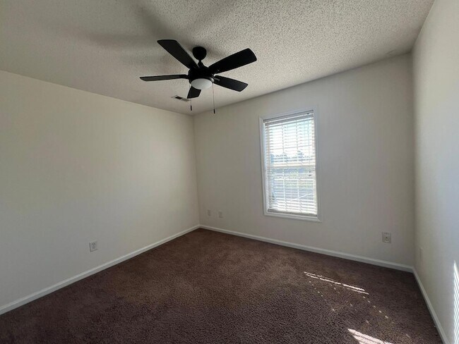 Building Photo - 100 Dover Ct E