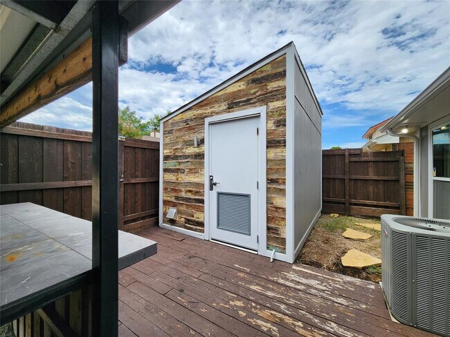Building Photo - 1029 Wakefield Dr