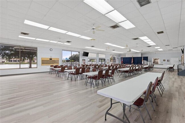 Building Photo - 1000 Kings Hwy