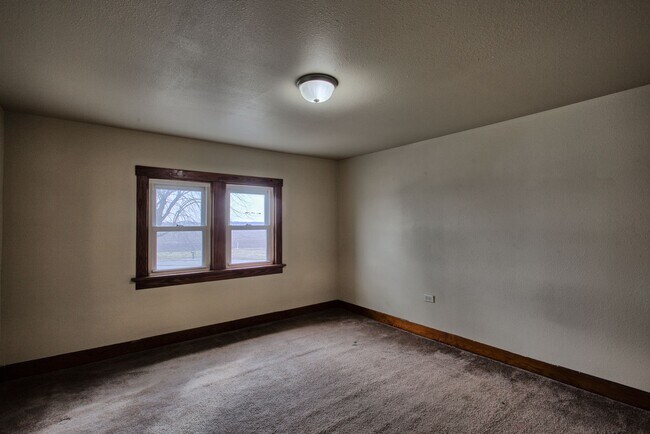 Building Photo - Charming Country Home on Acreage off Highw...