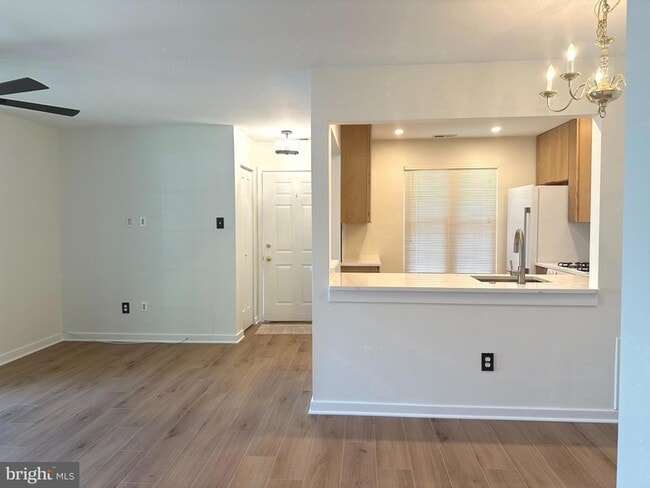 Building Photo - 743 Sedgewick Ct