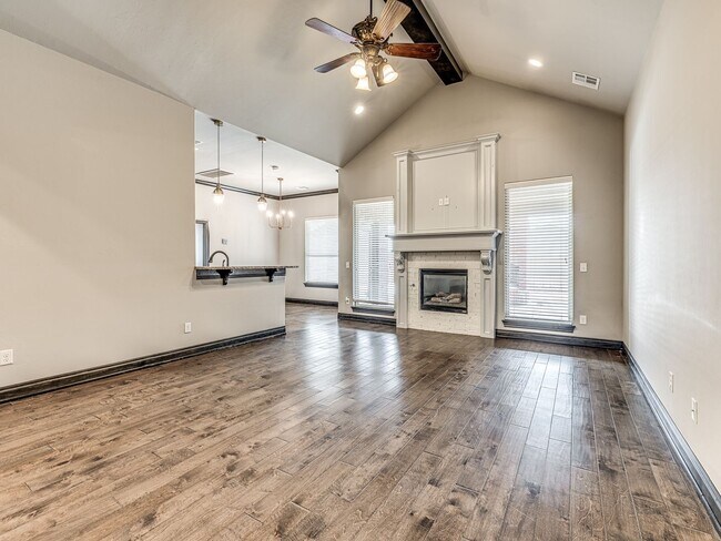 Building Photo - 13609 Gentry Dr