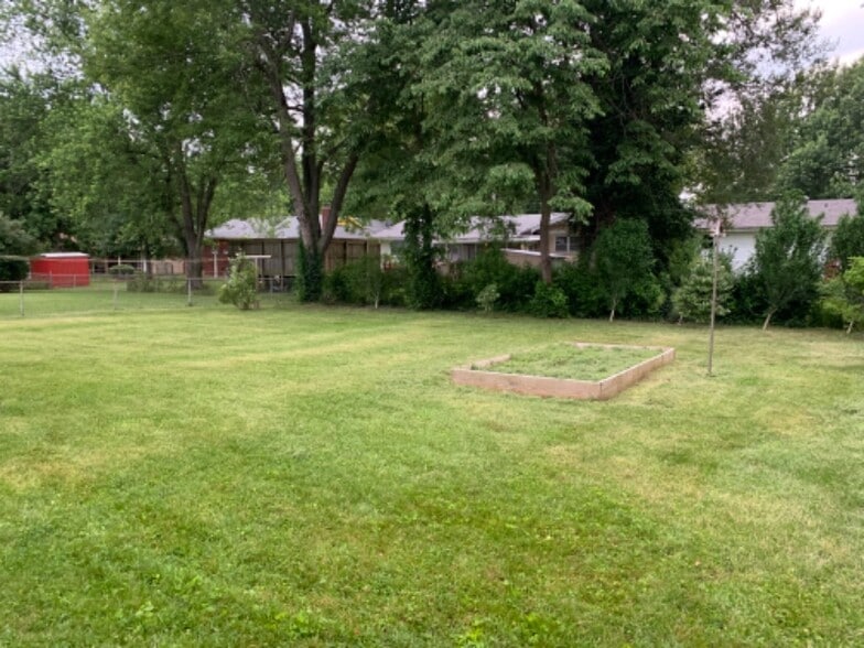 Building Photo - 2307 S Virginia Ave