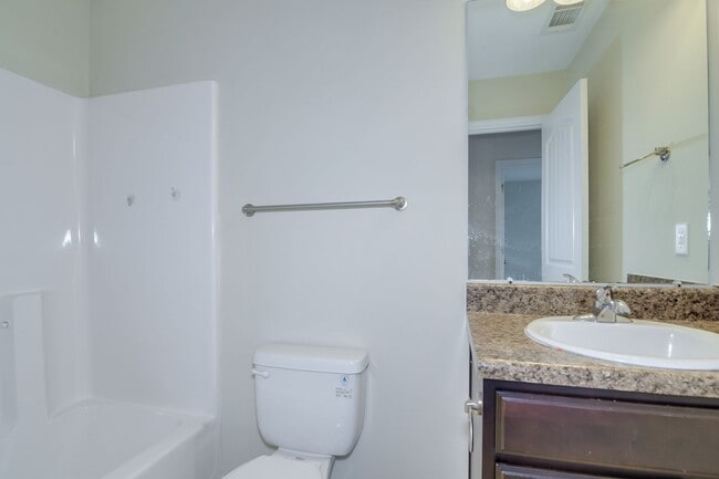 Building Photo - Canterbury Farms 3 Bed 2.5 Bath!