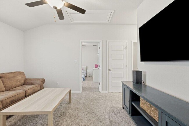 Building Photo - 225 El Capitan Lp