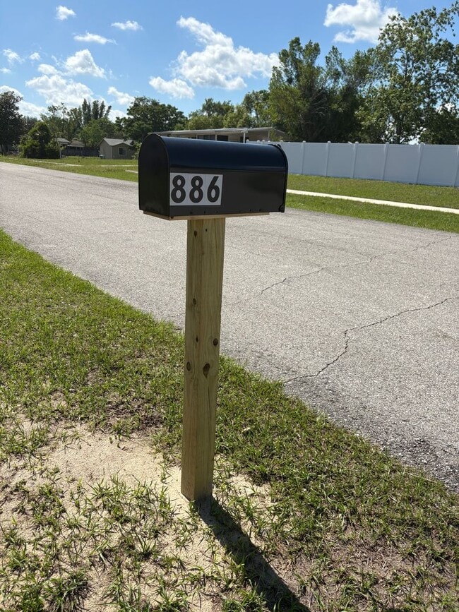 Building Photo - Totally Remodeled Deltona Beauty - CALL SH...