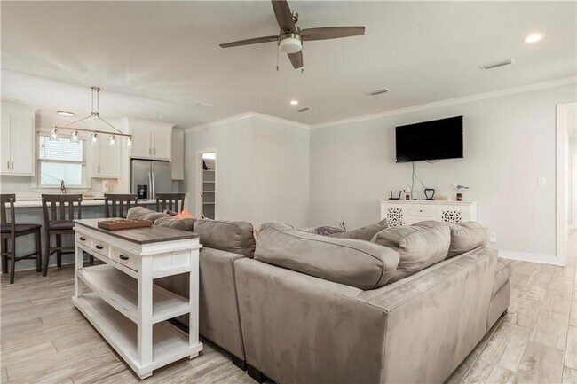 Building Photo - 1913 Cadillac Ave