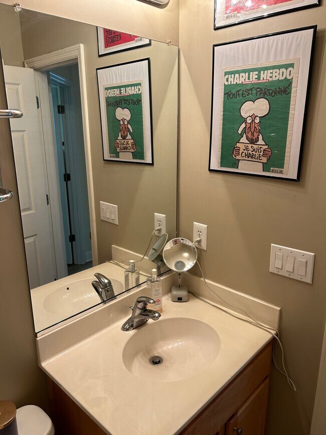 Building Photo - Fully Furnished: Stunning 3 - Bedroom 2.5 - Bath Townhome - Mt. Pleasant, SC