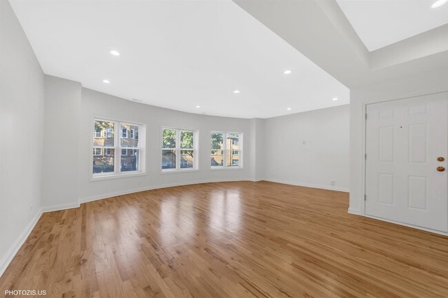 Building Photo - 6711 S Paxton Ave