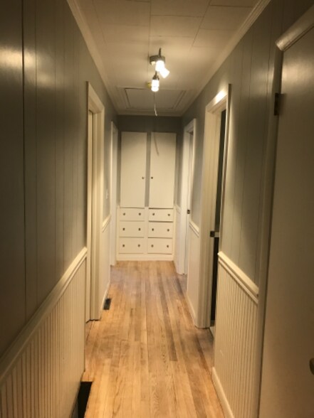 Building Photo - 300 N Hampton Rd