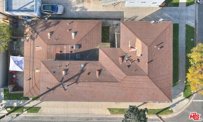 Building Photo - 3701 Coliseum St