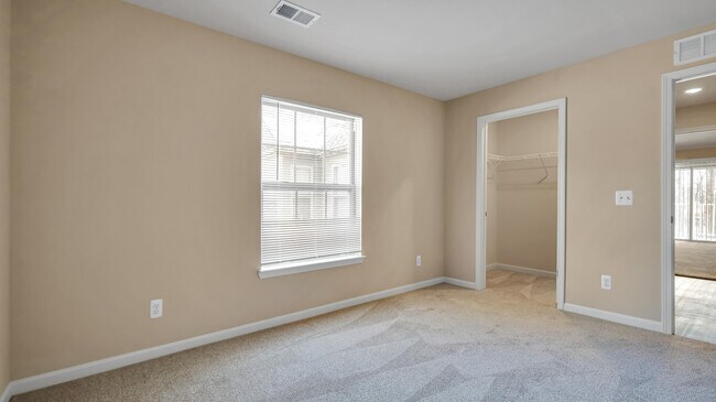 Building Photo - 5593 Stoney Pl N