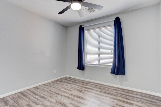Building Photo - 7724 Vibrant Threads Ct